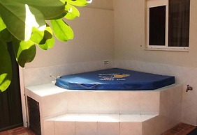 Runaway Bay Motor Inn