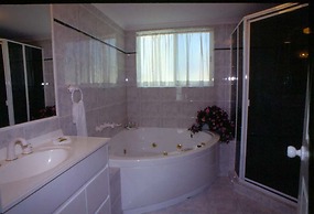 Runaway Bay Motor Inn