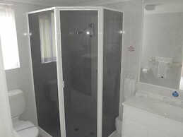 Runaway Bay Motor Inn