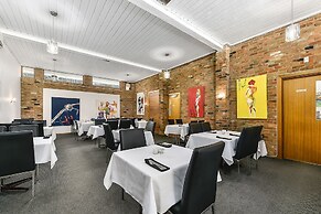 William Macintosh Motor Lodge