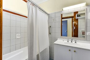 William Macintosh Motor Lodge