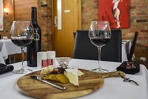 William Macintosh Motor Lodge