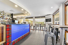 William Macintosh Motor Lodge