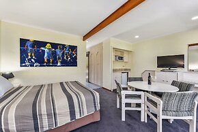 William Macintosh Motor Lodge