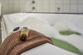 William Macintosh Motor Lodge