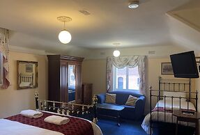 The Lodge on Elizabeth