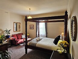 The Lodge on Elizabeth