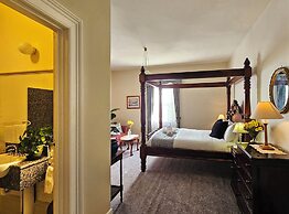 The Lodge on Elizabeth