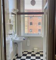 The Lodge on Elizabeth