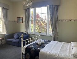 The Lodge on Elizabeth