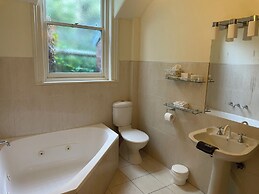 The Lodge on Elizabeth