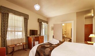 The Lodge on Elizabeth