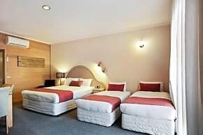 Quality Inn Colonial