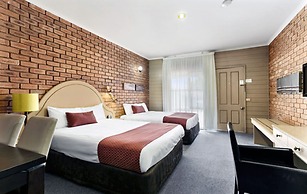 Quality Inn Colonial