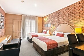 Quality Inn Colonial