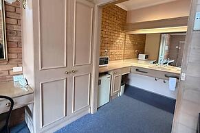 Quality Inn Colonial