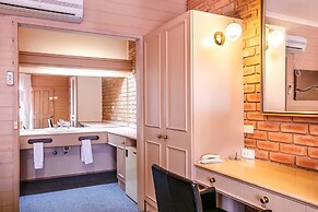 Quality Inn Colonial