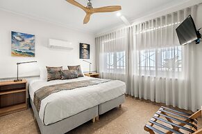 Moonlight Bay Suites