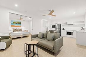 Moonlight Bay Suites