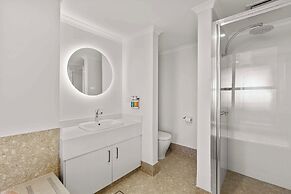 Moonlight Bay Suites