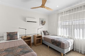 Moonlight Bay Suites