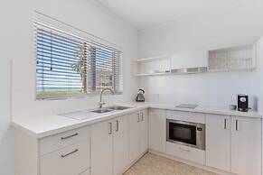 Moonlight Bay Suites