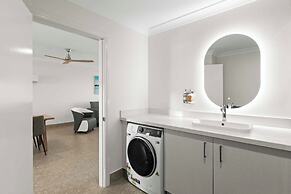 Moonlight Bay Suites