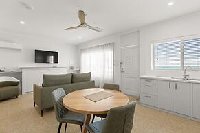 Moonlight Bay Suites