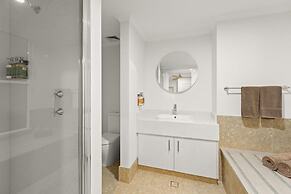 Moonlight Bay Suites