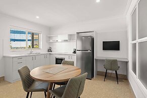 Moonlight Bay Suites