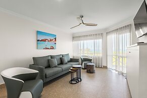 Moonlight Bay Suites