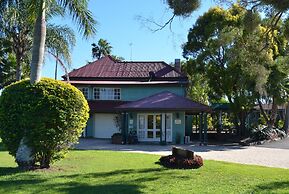 Puffers Inn Logan Motel