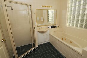 Puffers Inn Logan Motel