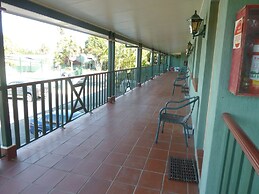 Puffers Inn Logan Motel