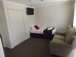 Puffers Inn Logan Motel