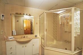 Puffers Inn Logan Motel