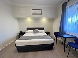 Puffers Inn Logan Motel