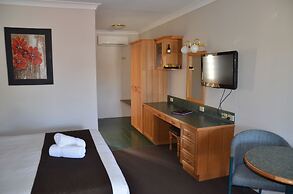 Puffers Inn Logan Motel