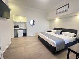 Puffers Inn Logan Motel