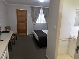 Puffers Inn Logan Motel