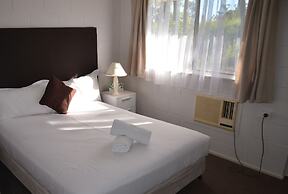 Puffers Inn Logan Motel