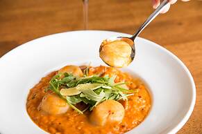 Alpers Lodge & Conference Centre