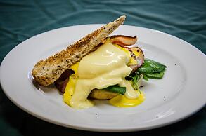 Alpers Lodge & Conference Centre