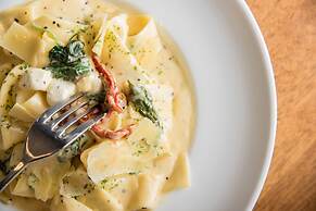 Alpers Lodge & Conference Centre