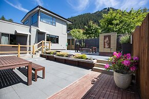 Lomond Lodge Motel & Apartments