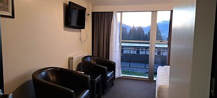 Fiordland Hotel