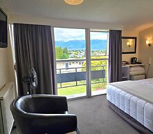 Fiordland Hotel
