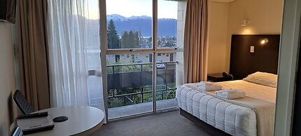 Fiordland Hotel