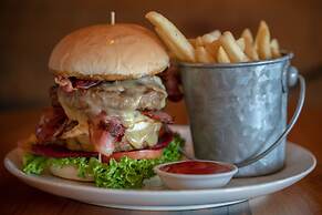 Distinction Luxmore Hotel