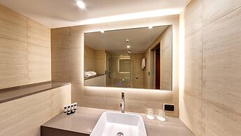 Distinction Luxmore Hotel